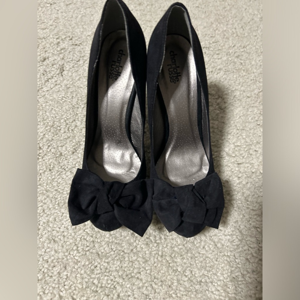 Chic Black Bow Heels Never Worn